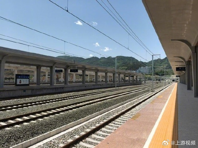#重庆一铁路建设团队获全国工人先锋号#【这个铁路建设团队荣获“全国工人先锋号” 
