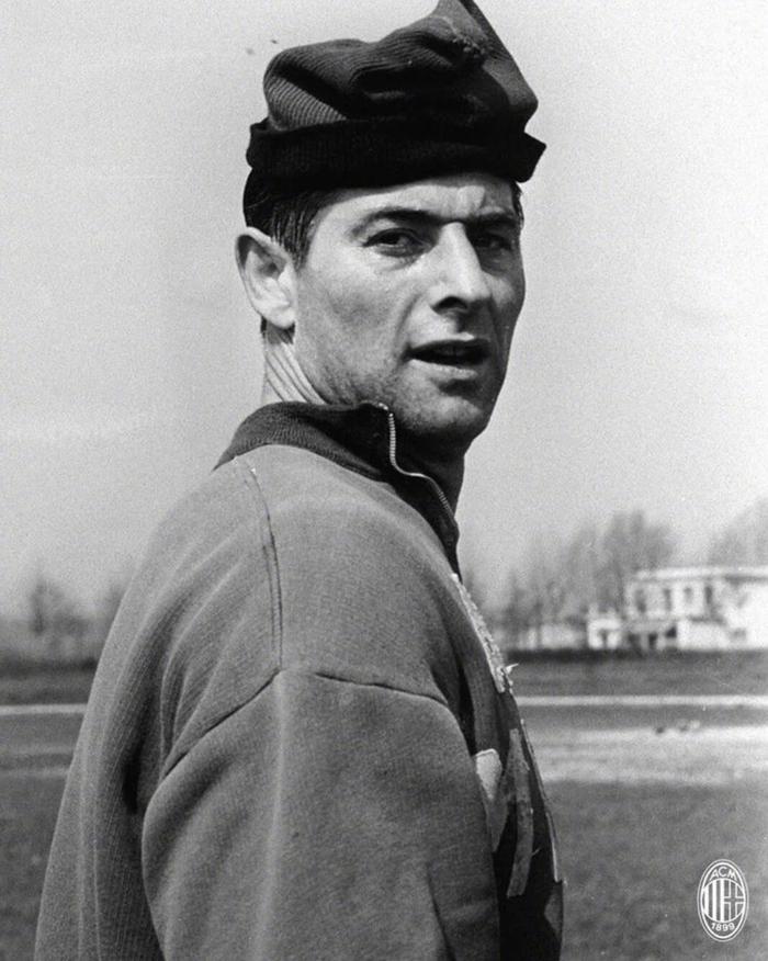 米兰传奇门将洛伦佐-布冯逝世享年95岁
据AC米兰官方消息，曾在上世纪50年代镇