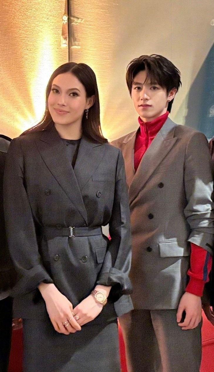 朱志鑫 💙朱志鑫参观Prada基金会 💛朱志鑫单飞 💙朱志鑫发秀场图 💛