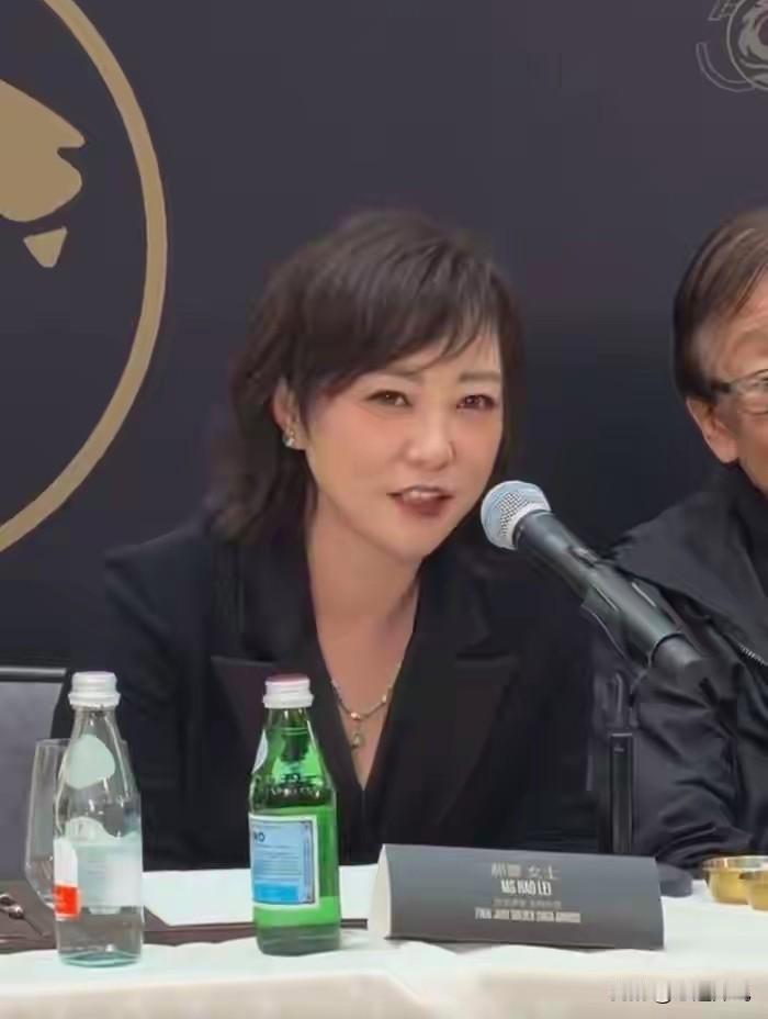 辛芷蕾拿了个奖
把郝蕾折腾的不轻，也气的不轻
看来这个奖意义比较非凡，记忆也比较