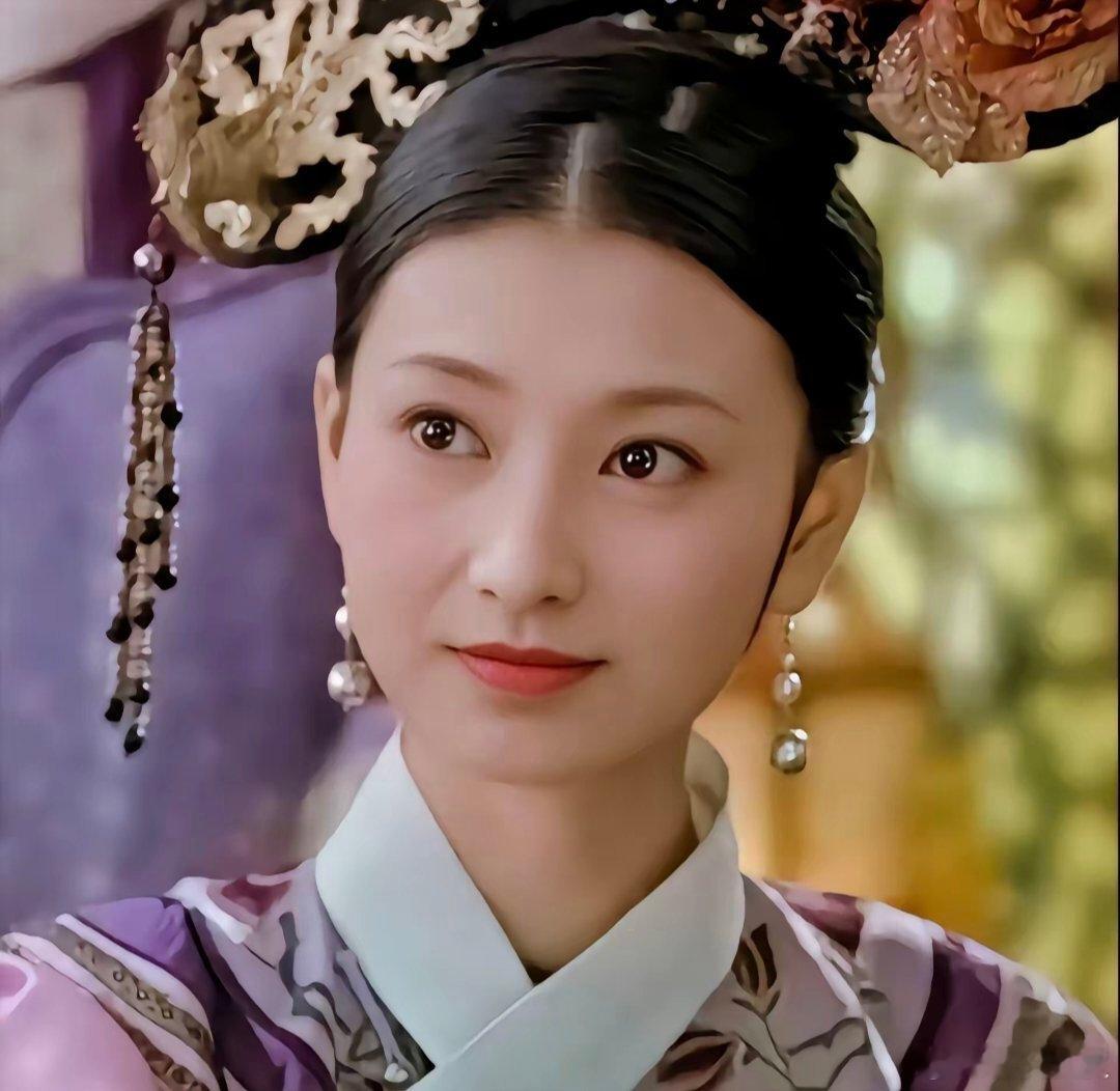 眉姐姐斓曦怎么了姐，就两个字看得我心里一紧。中年女演员的“两难”，是事业家庭还是