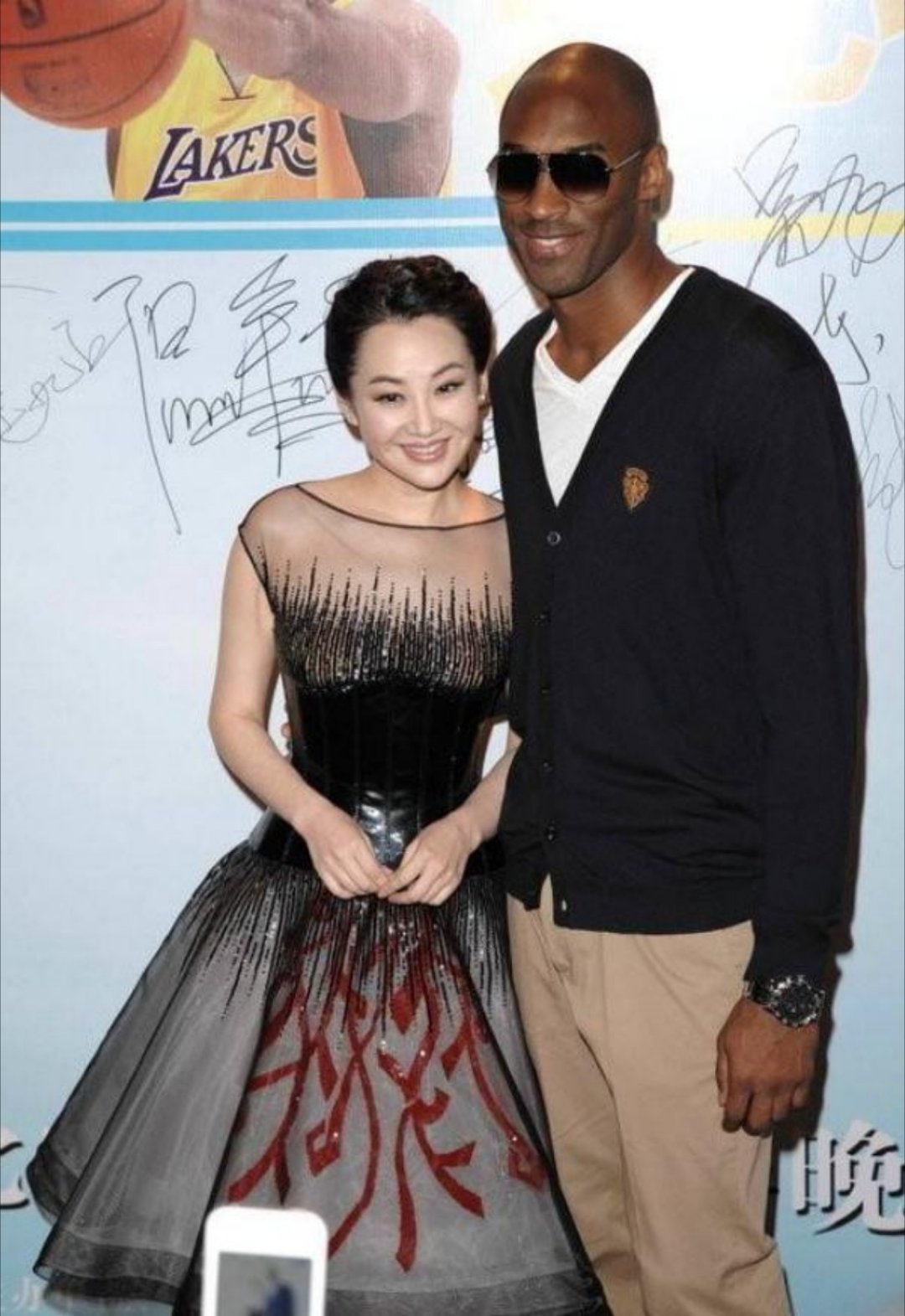 2008年北京奥运会刚结束没多久，NBA的科比跟影视明星许晴在一场酒宴上碰到了。