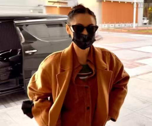 张柏芝被索赔1159万元，当庭哭诉：“所有事情都是假的”“我两天没睡过觉”！
前