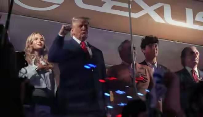 墨西哥一男子高价购票，坐特朗普旁边观看美国NBA总决赛时被拍到，引发收入质疑后，