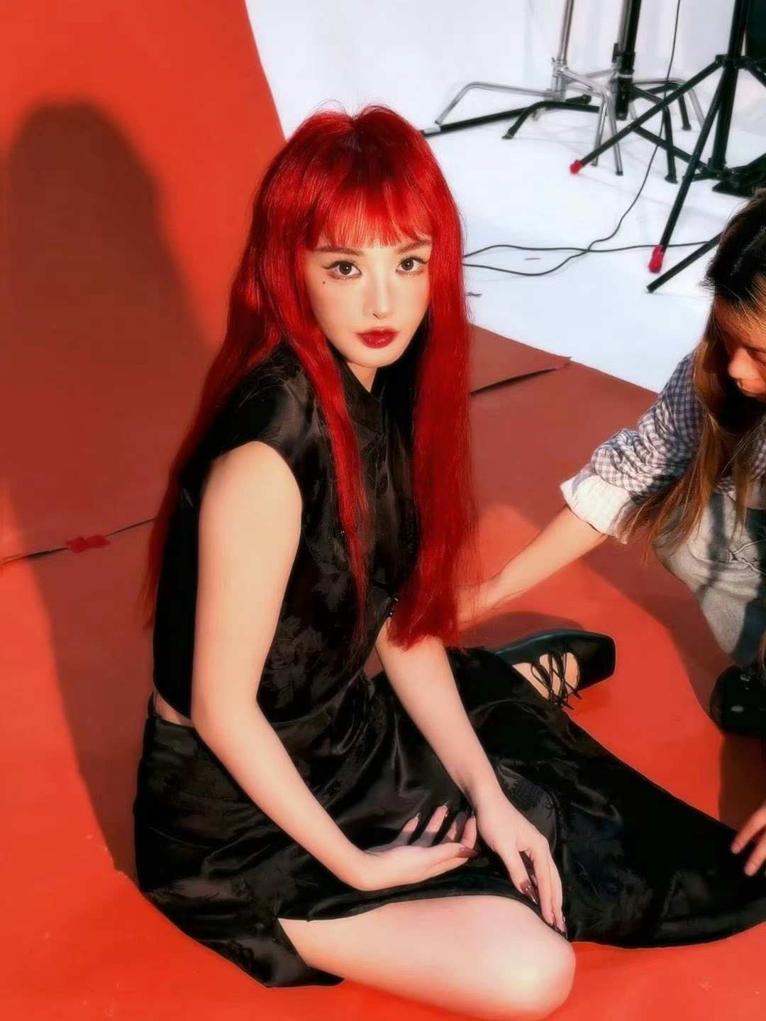 你是彭小苒那她是谁 这真的是彭小苒吗？一头红发好美！彭小苒时而清纯可爱，时而端庄