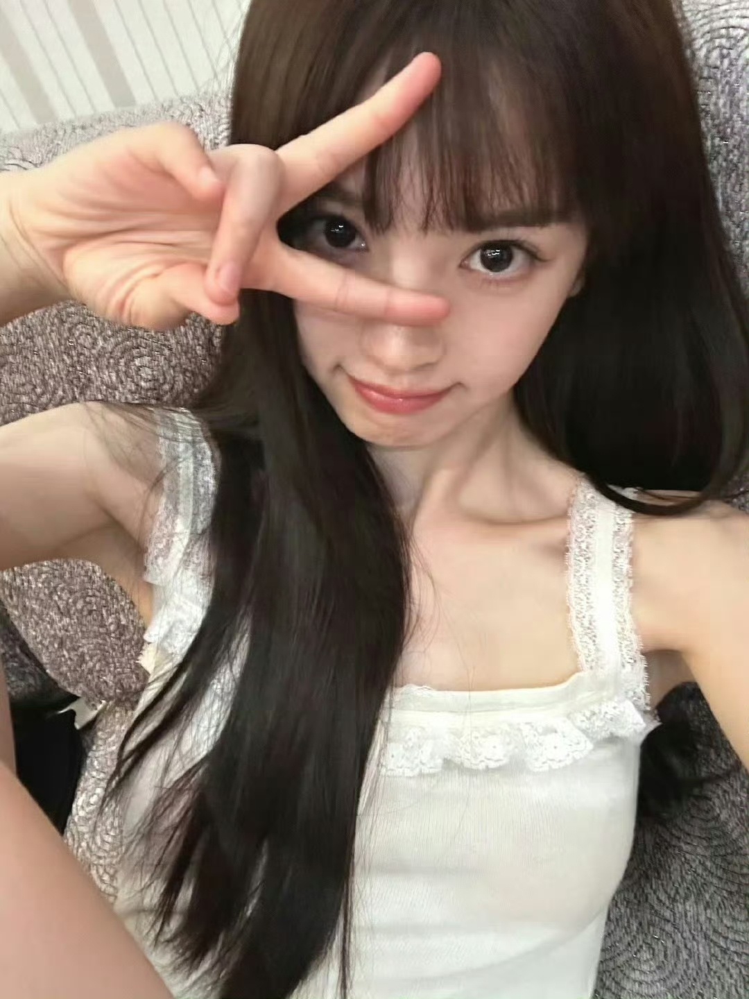 田曦薇素颜染发，状态如何？大家被这个发色种草了吗 