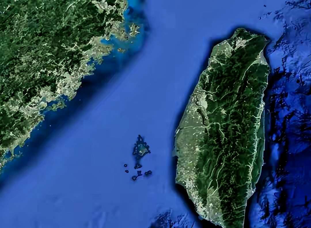 荷兰窃台湾，没问台湾人；
郑成功收台湾，没问台湾人；
日本殖民台湾，也没问台湾人
