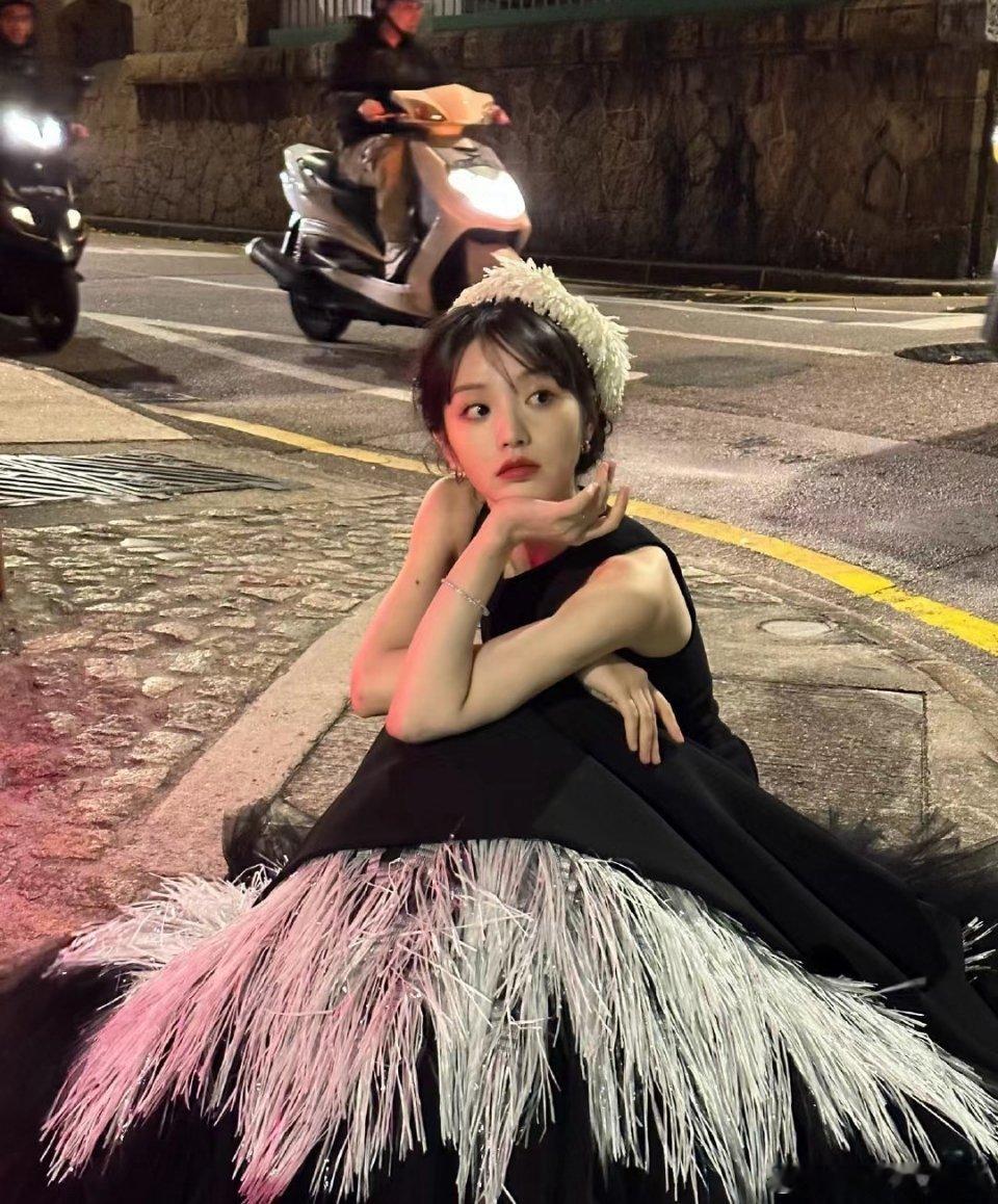 田曦薇复古名伶造型好美， 像是从中世纪的油画中跑出来的一样 ​​​