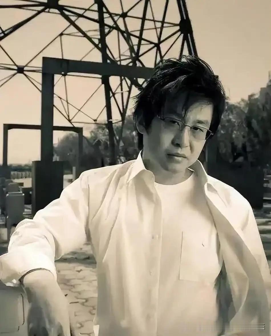 歌手郑智化

         郑智化1961年生于中国台湾台北。童年时期，三岁