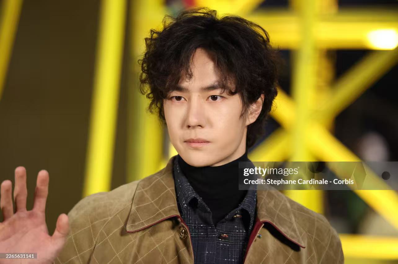 王一博香奈儿看秀G社出图王一博香奈儿G社出图王一博香奈儿看秀g社出图啦！依旧很帅