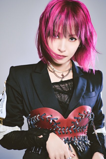 日娱新闻绀野彩夏 6月24日，迎来生日的日本明星。绀野彩夏迎来27岁生日。LiS