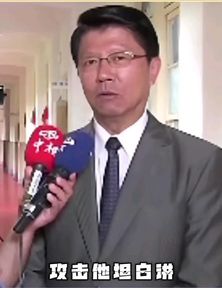 谢龙介力挺反对大罢免而被民进党集中火力炮轰的王世坚
谢龙介说，大家知道王世坚一直
