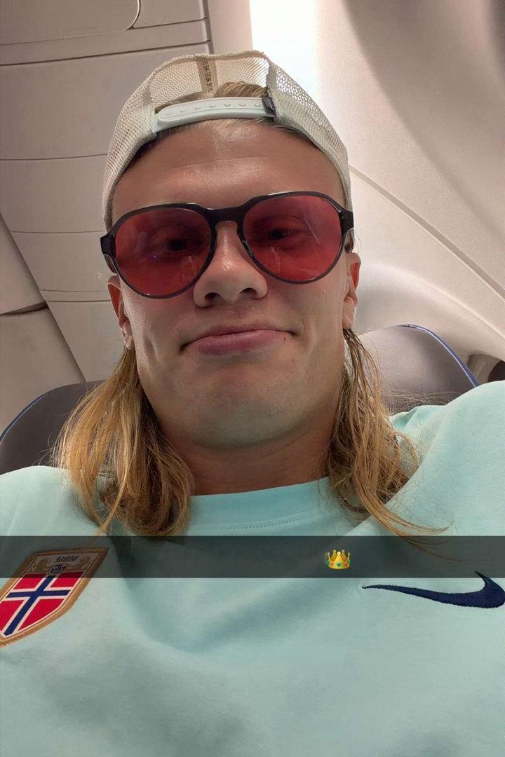 😄😄哈兰德通过Snapchat发布：“梅西疯了👑”梅西2026美加墨世界杯
