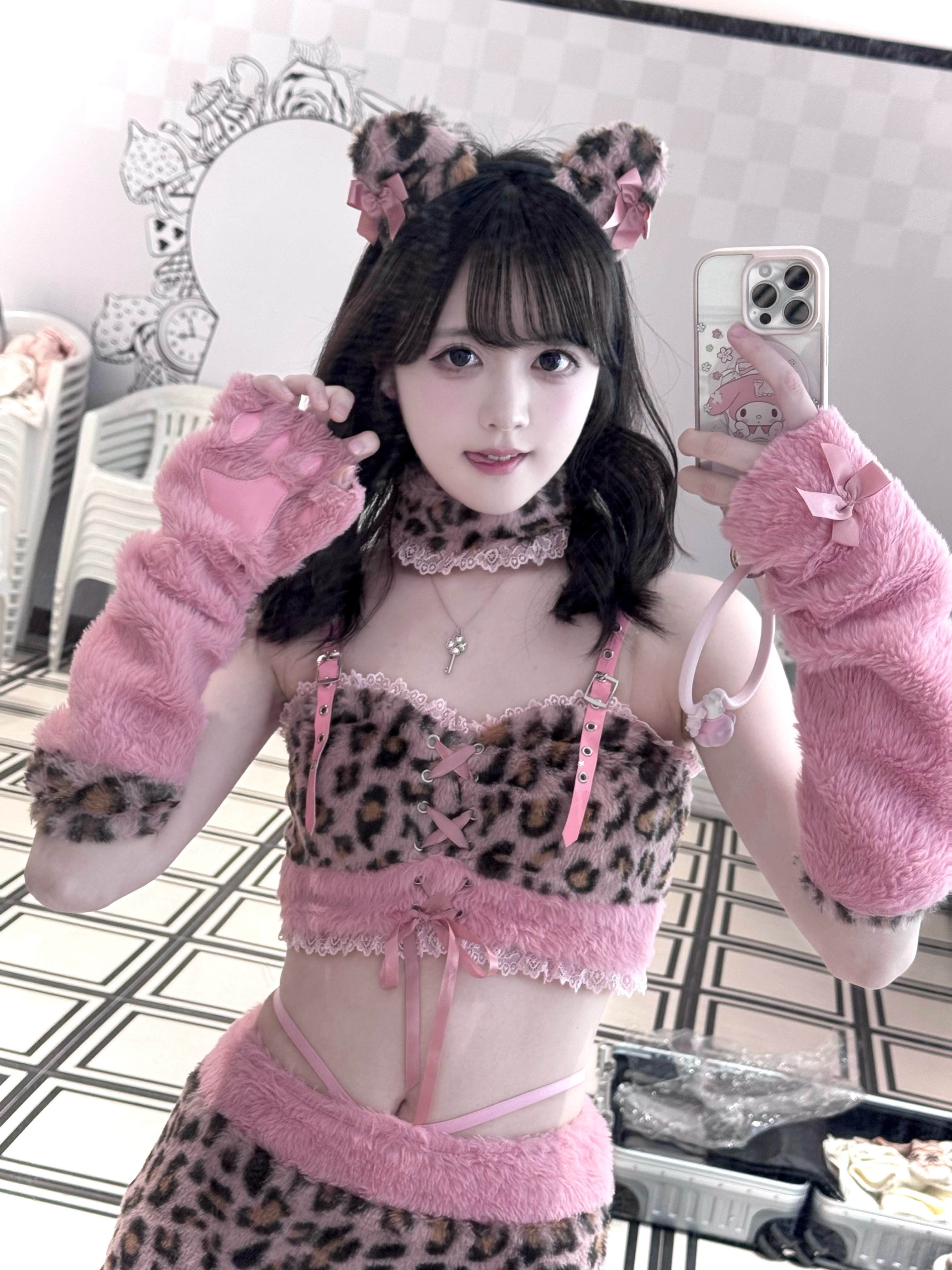 因为很懒所以点满了宅属性>□<