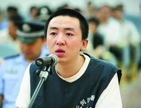 现代版窦娥冤。云南一警校学生，父母打500元生活费到他银行卡，学生到自助取款机取