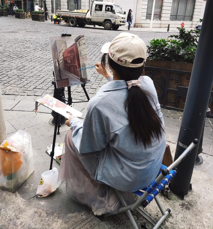 太可惜了！广东佛山，女画师在网上接稿子，对方称要找她约稿，之后又伪装成平台客服，