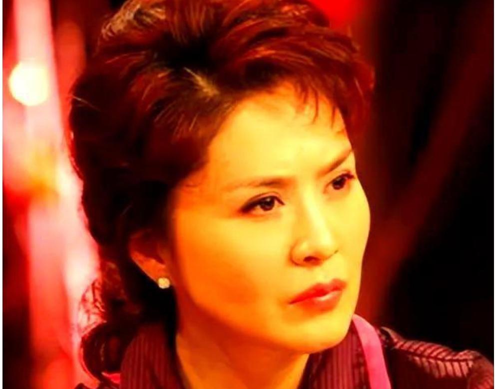 她因年轻漂亮被导演占有，16年后丈夫故技重施，再抱美人归
娱乐