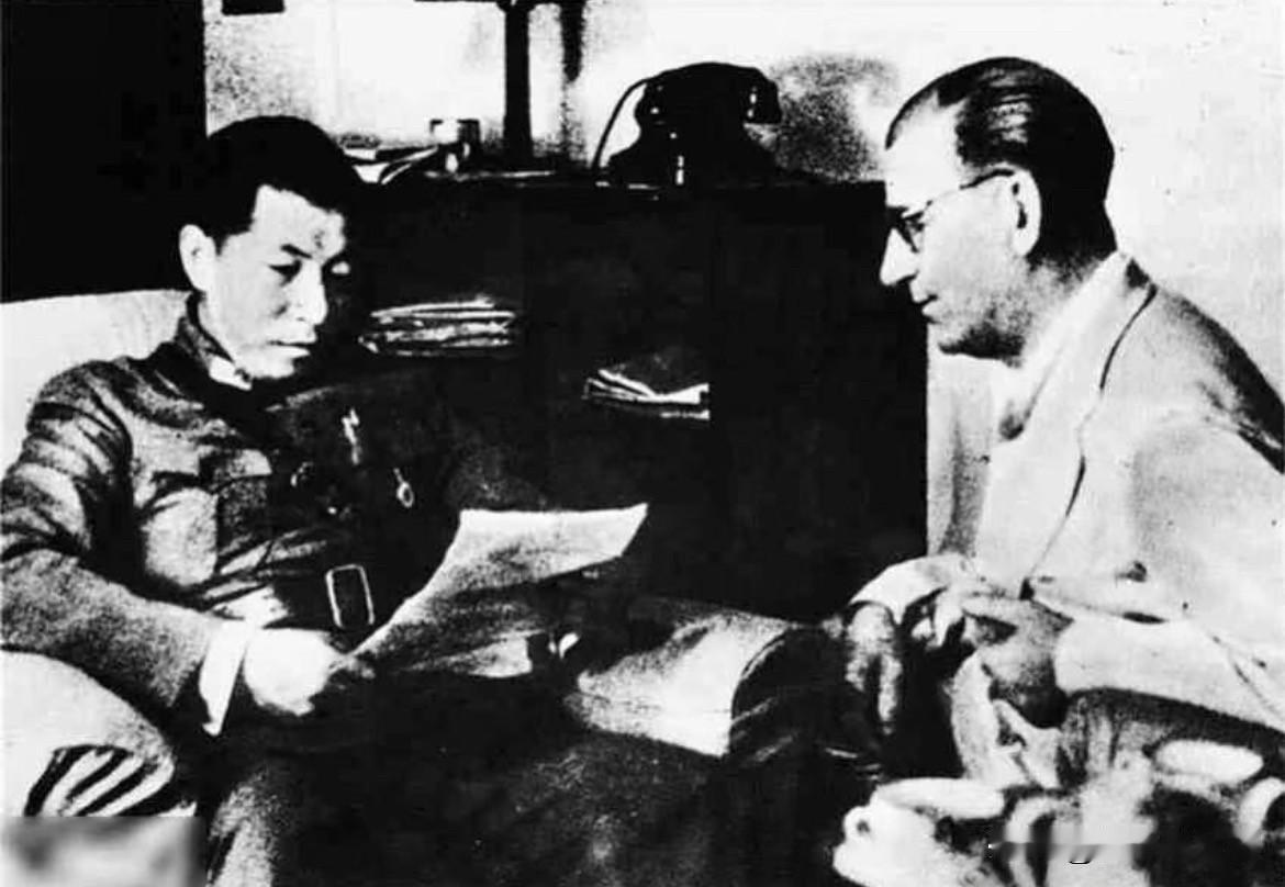 1936年12月12日，西安事变爆发，南京政府内部以何应钦为首的“主战派”主张武
