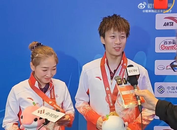 林高远、刘诗雯混双夺冠后接受采访！
斩获2025年全运会乒乓球混双冠军的老将组合