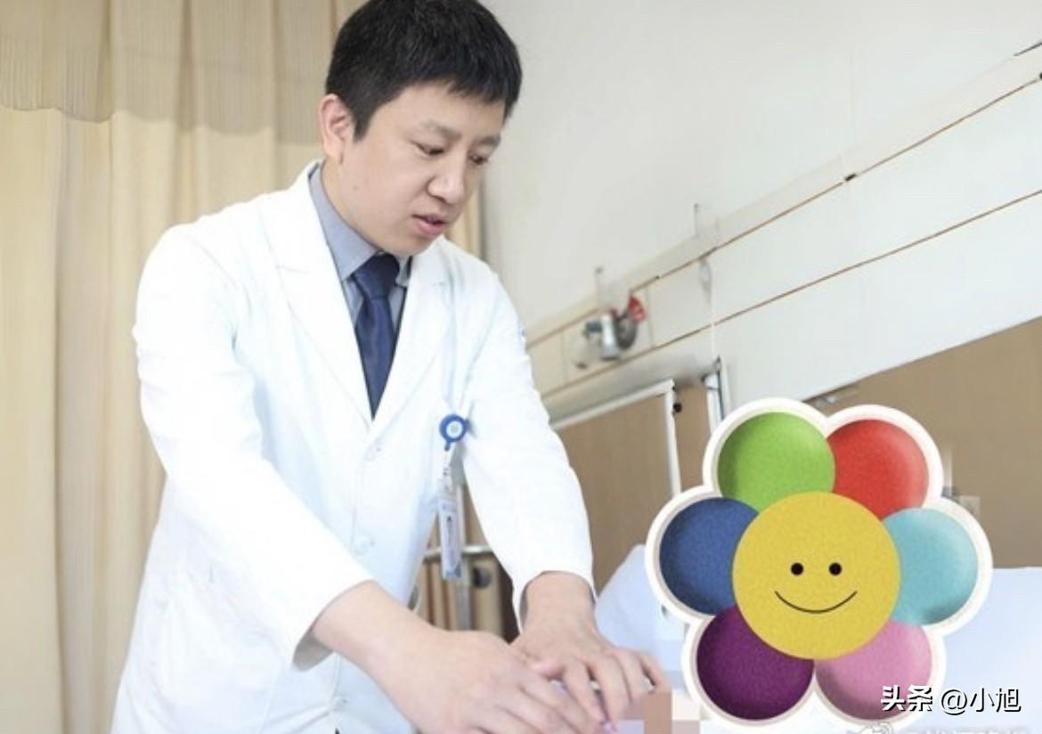 张女士做完手术，醒来后摸着自己失而复得的“右胸”，眼泪止不住地流。

这个右胸，