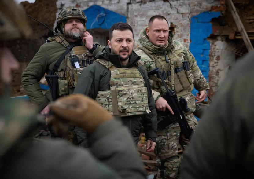 乌克兰用 40 万人的伤亡和 2000 亿美元的债务，为美国拔掉了 “俄罗斯” 