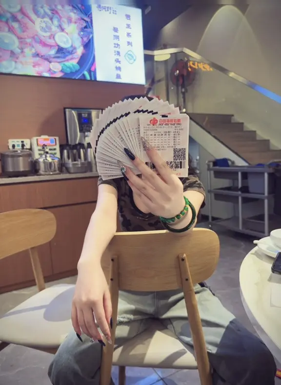 行了 给你的七夕节礼物 拿去花吧