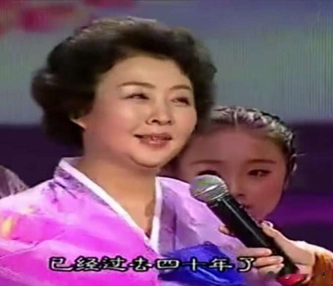 《卖花姑娘》女主角洪英姬73岁了。
1972年，朝鲜电影《卖花姑娘》引进中国上映