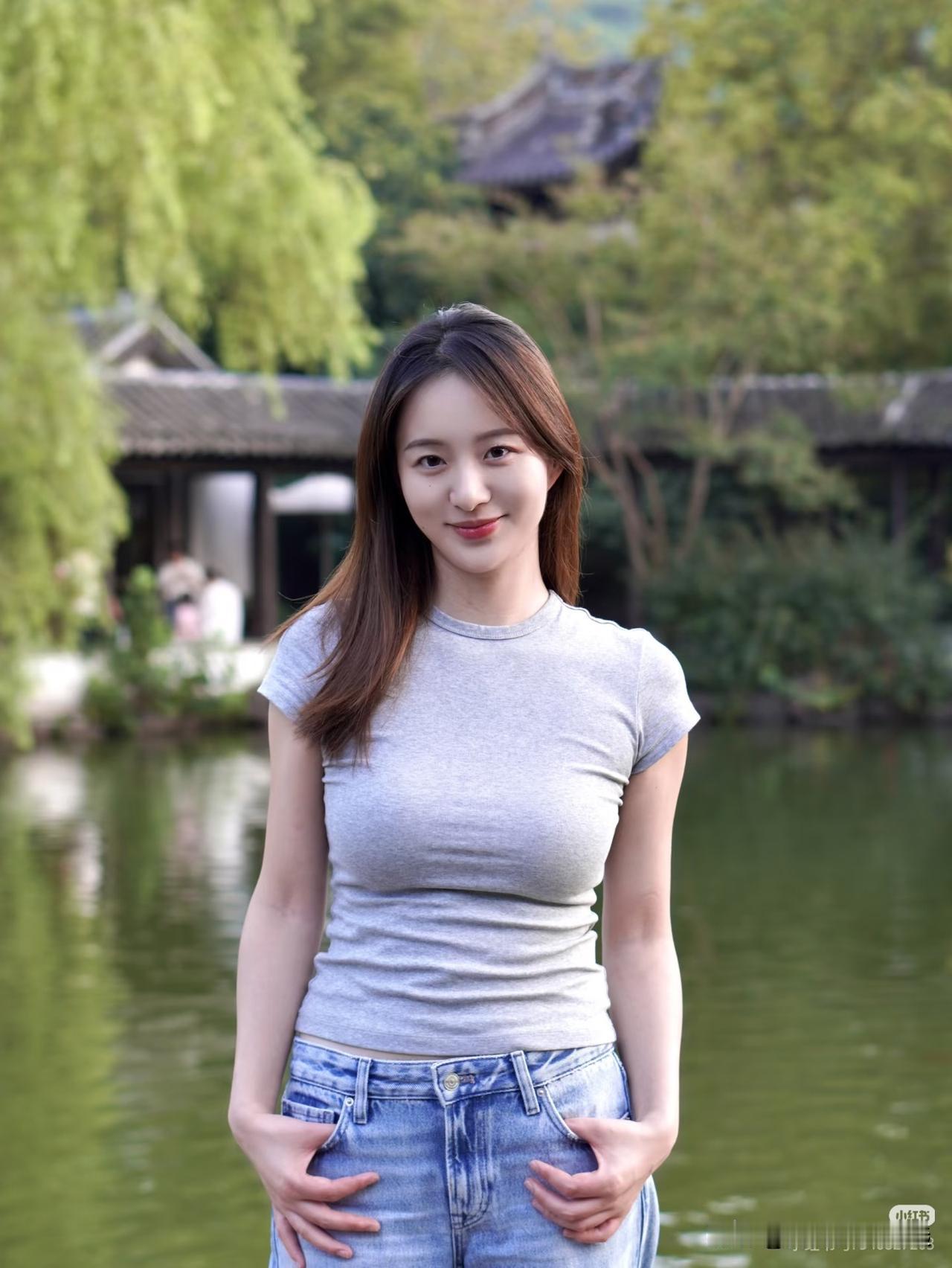 清新自然，少女感满满，公园里的美好时光。