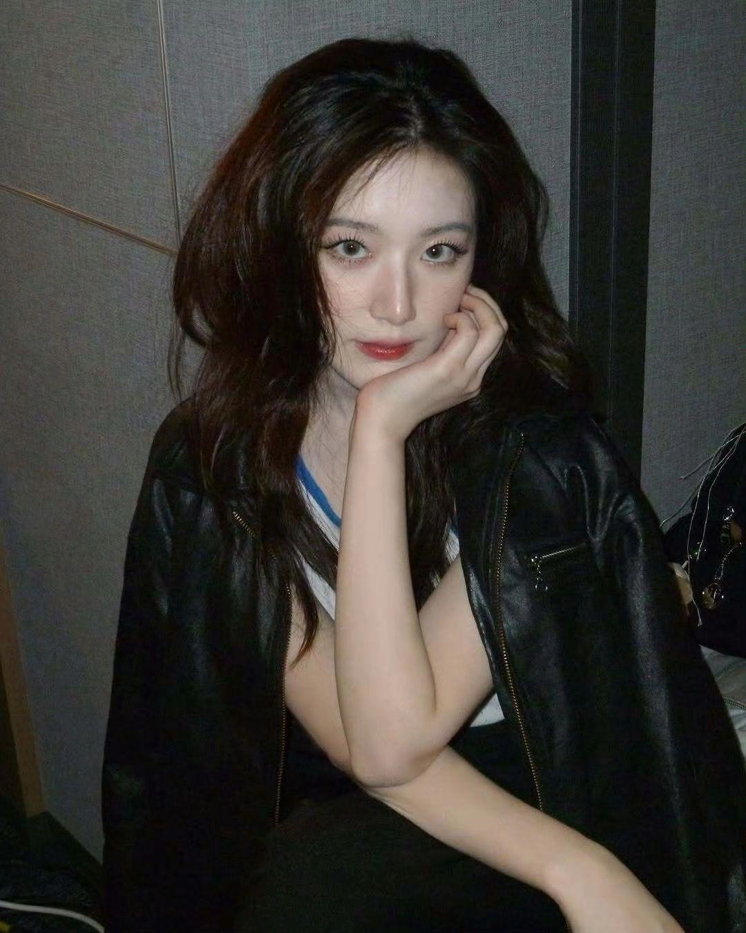250331 舒华个人ig更新  대기실 待機室 📸