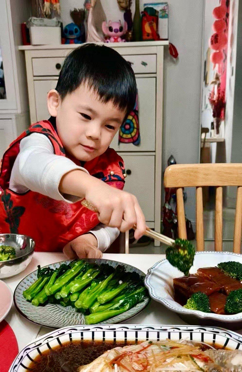 更适合中国宝宝的年夜饭每年春节筹备满是温馨小烦恼，尤其给娃准备专属年夜饭，处处都