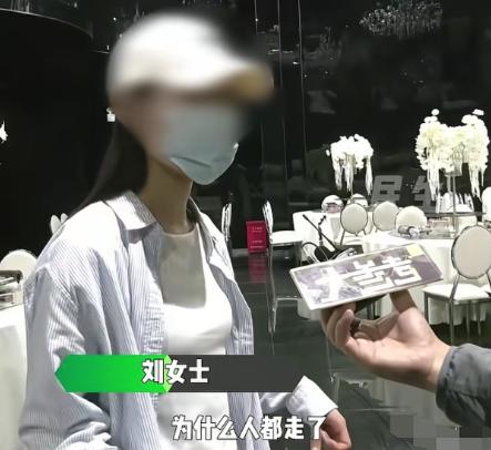 太尴尬了！河南信阳，一女子花 4 万多办婚礼，换好敬酒服下楼准备敬酒，却发现宾客