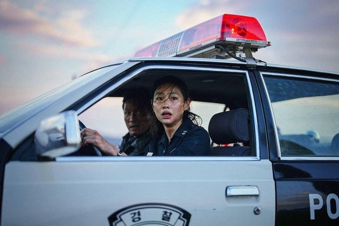 据报道，罗泓轸执导的科幻新片《希望》在韩国首周末票房表现强劲，上映五天观影人次突