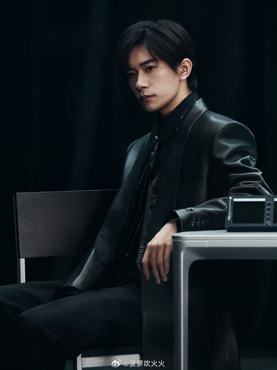 穿易烊千玺同款上身怎么不一样店员说穿易烊千玺同款除了衣服都不一样穿易烊千玺同款除