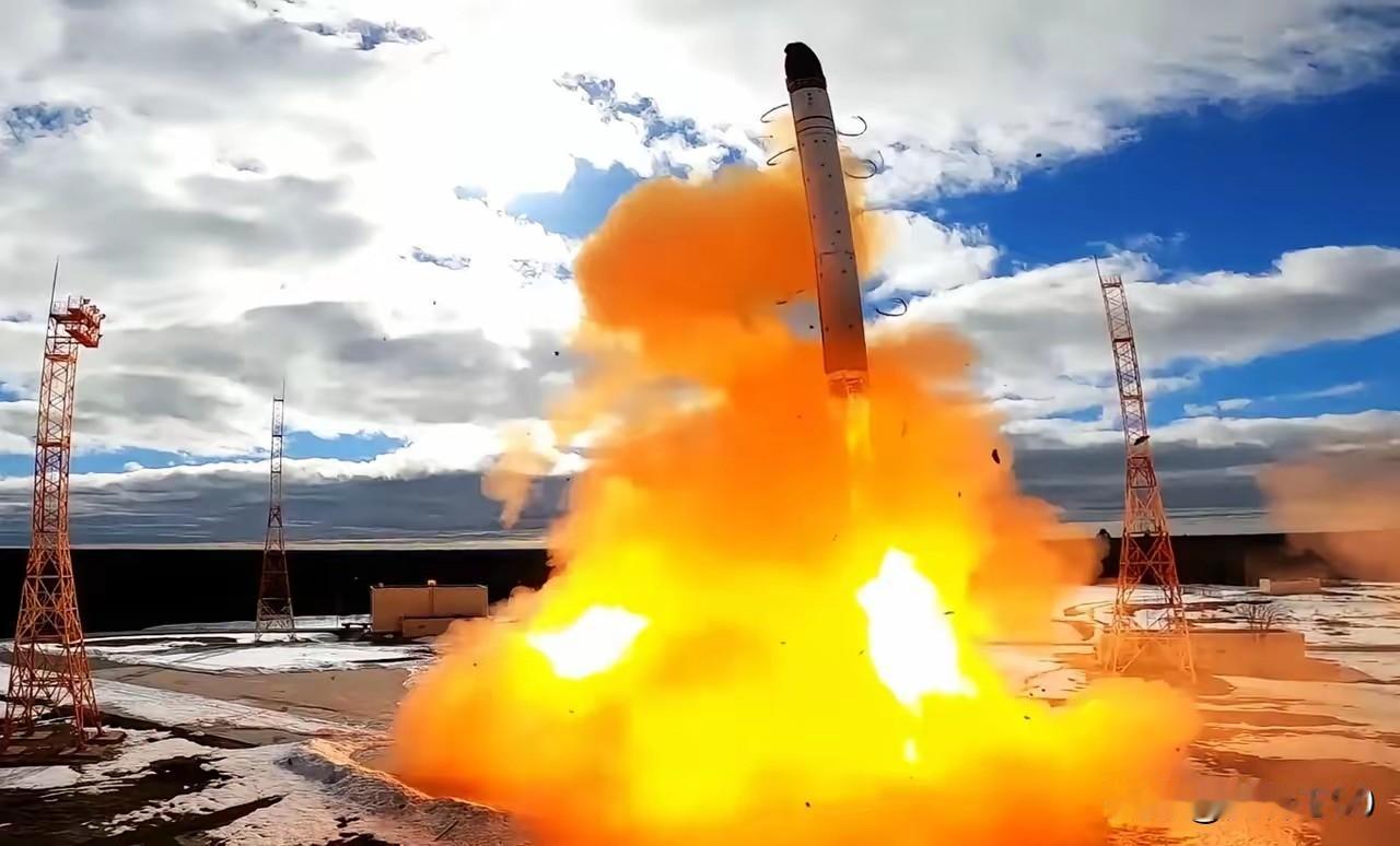 俄罗斯撒旦-2超重型洲际弹道导弹试射成功，普京强烈祝贺所有参加试射人员。
