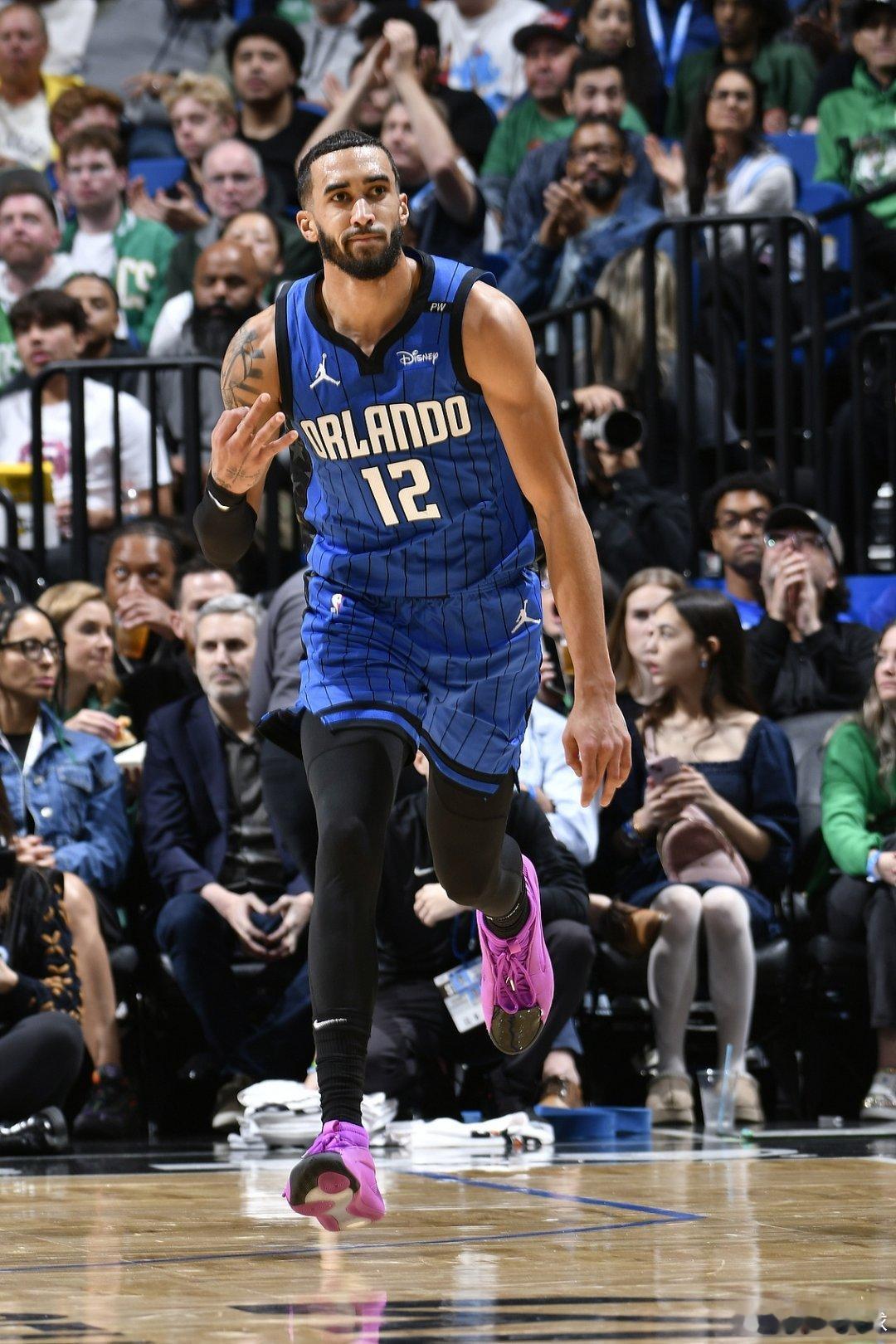 广东队正式报价NBA球员奎因，这哥们什么来头？看了下上赛季在魔术队打轮换的[傻眼