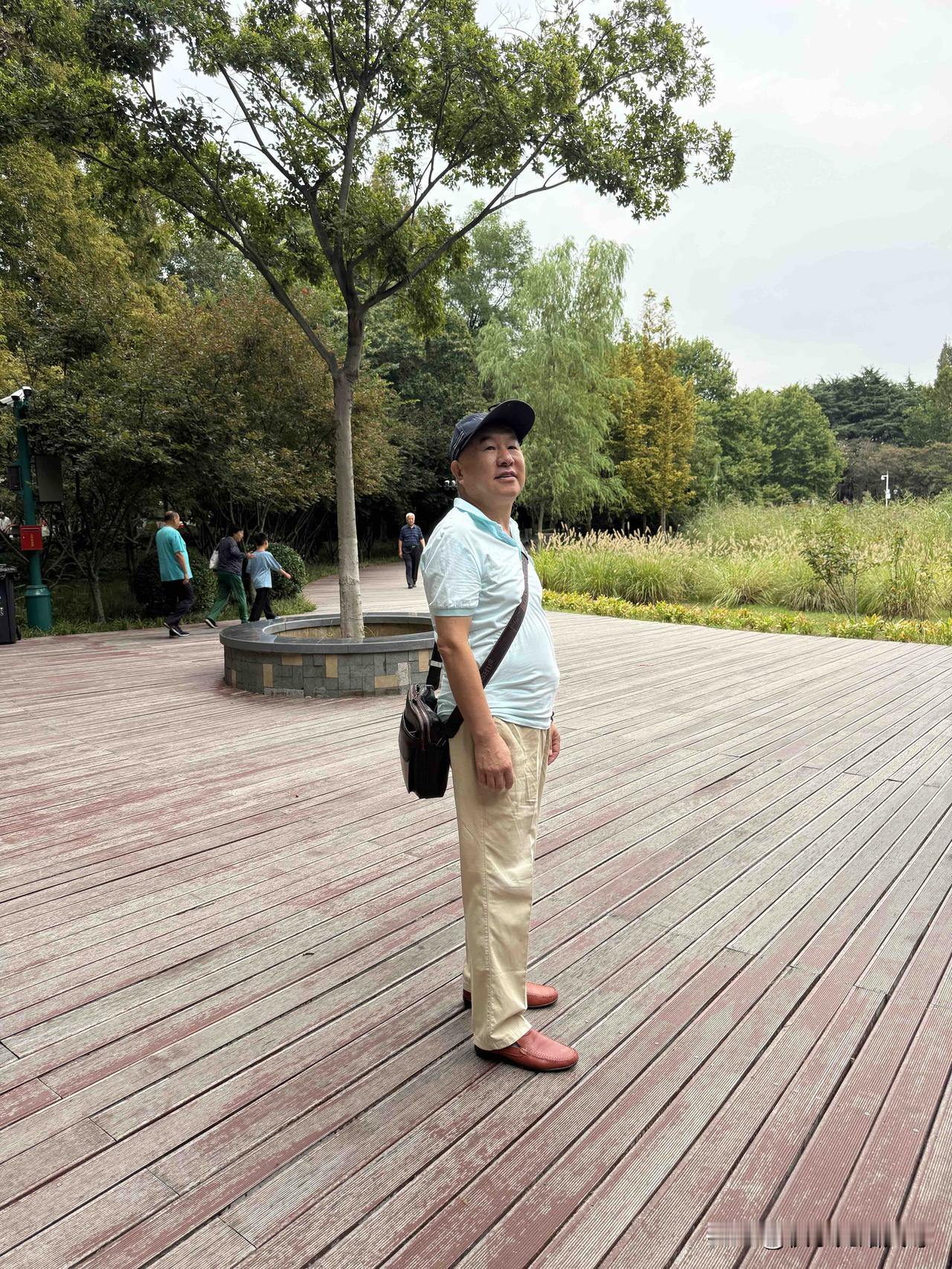 秋日生活打卡季我昨天早上九点到了一周没来的青岛中山公园了，我先去各地看看再去了明