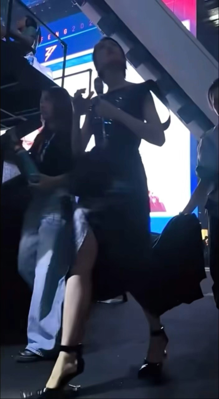 大小姐求踩求调教 