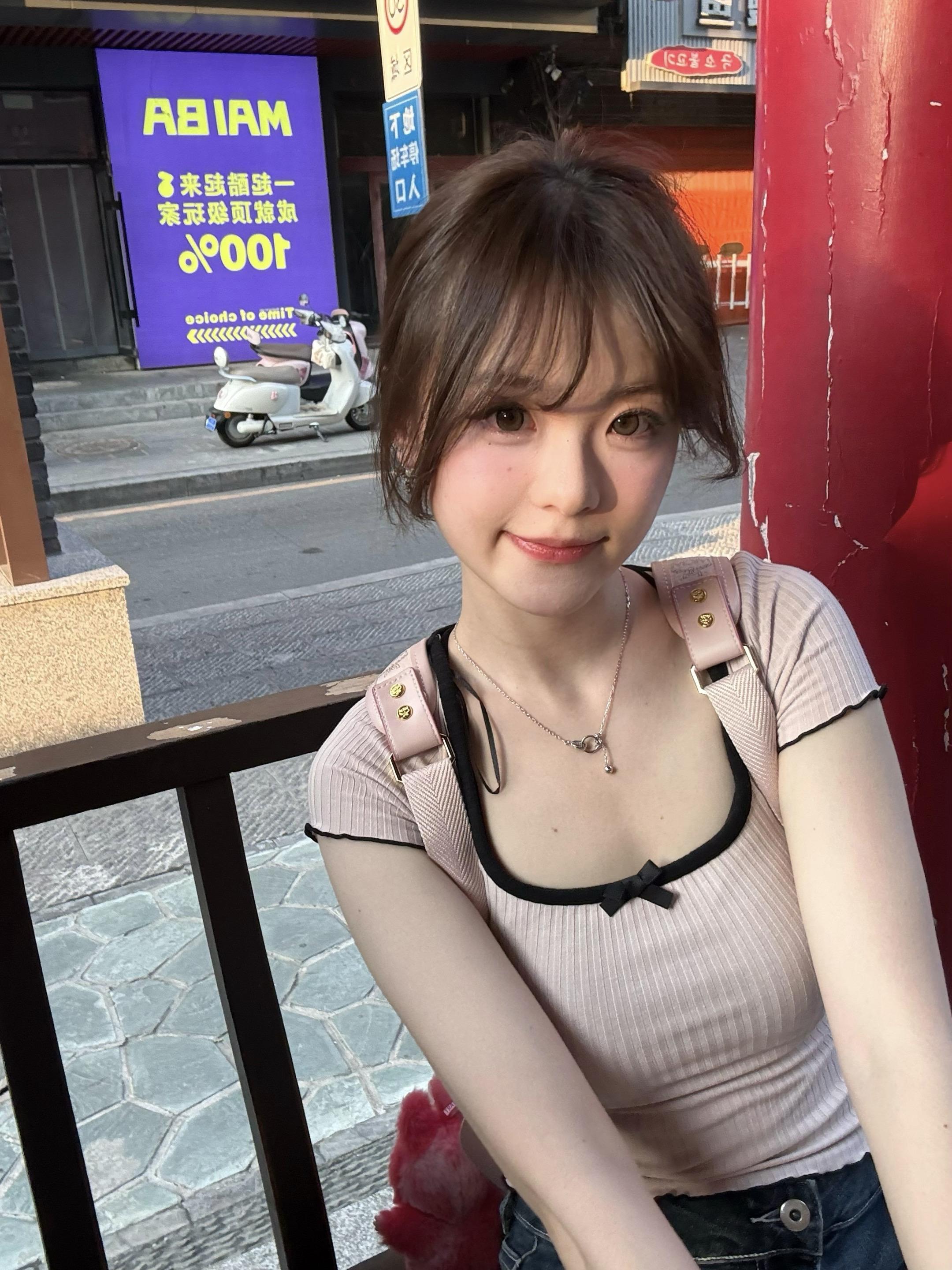 (\  (\  („• ֊ •„) <(Hello...)  ━O━O━━━━━
