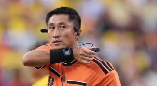 知道为什么马宁执裁的这场比赛这么流畅、没人敢起翅儿吗？大概是因为双方队员在上场前