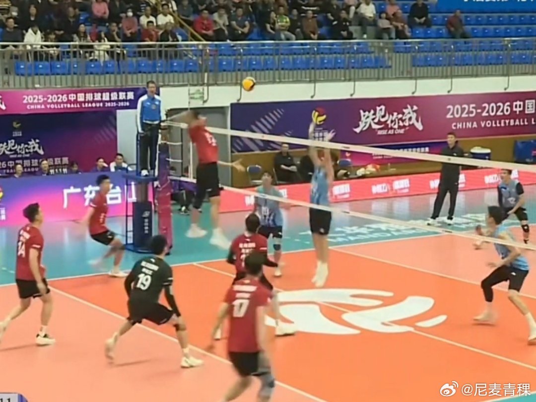 排球不落地 无解如图 