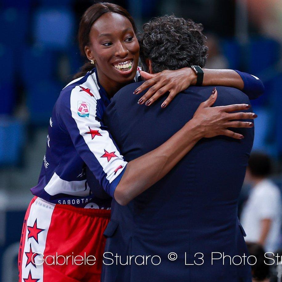 排球 ——你与埃格努（Egonu）之间似乎有着一种特殊的纽带：在热身时，你有个习