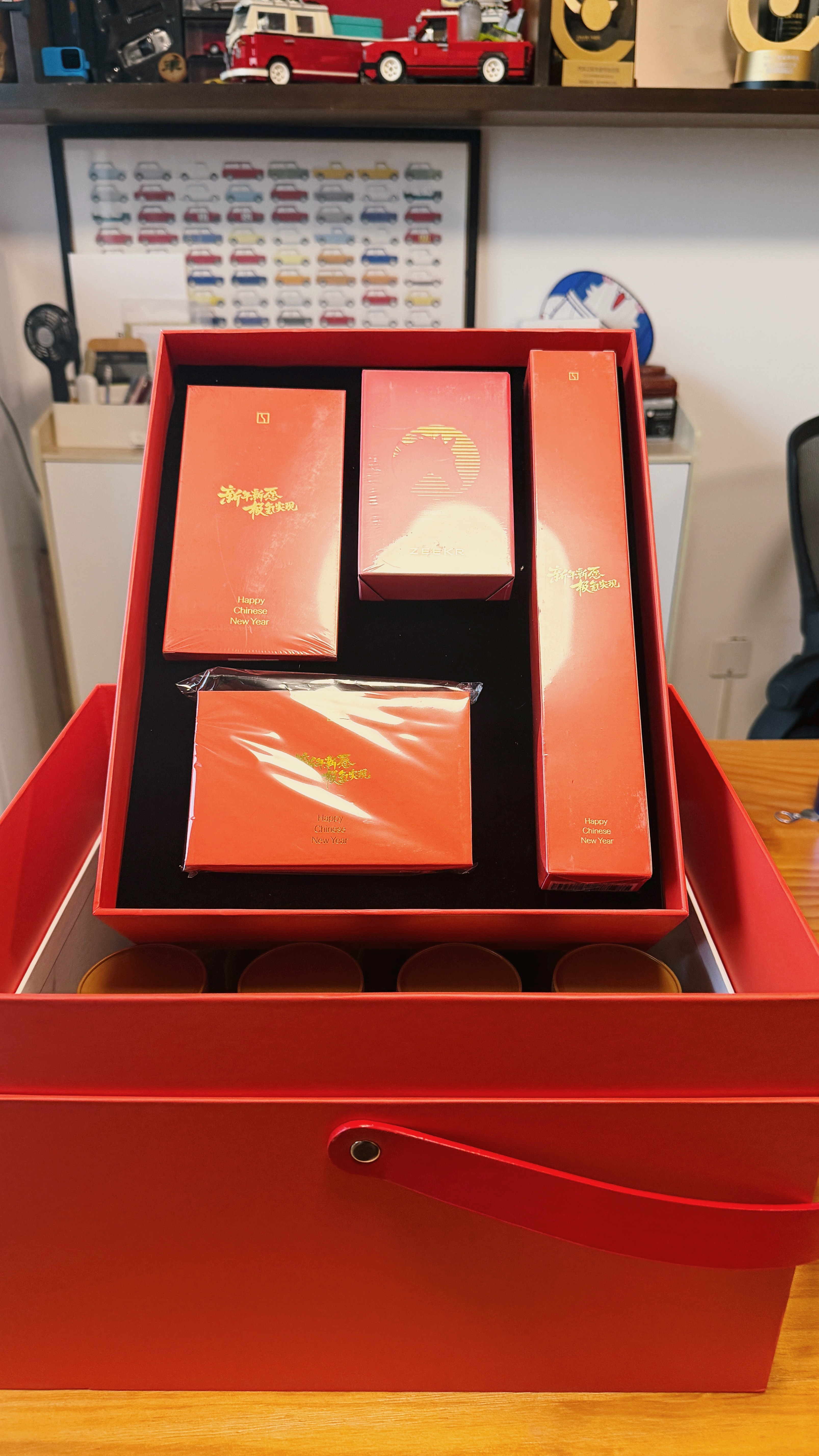 极氪新春大礼盒🎁，送给老铁们，周五开奖！㊗️大家马年行大运，身体健康、极氪开心