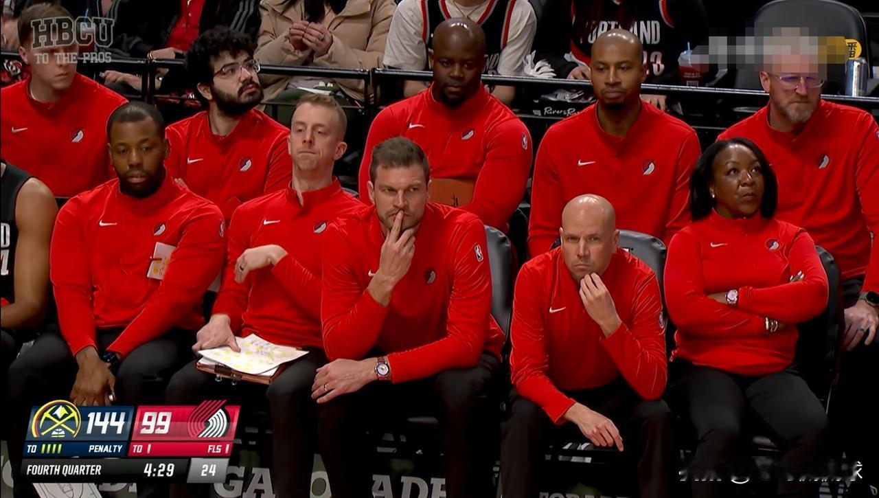 开拓者主帅斯普利特真是怒火冲天！在今天开拓者主场以103：157惨败于掘金的赛后