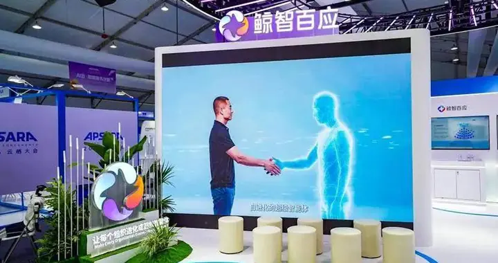 读懂鲸智百应:驱动组织进化的企业AI操作系统,让企业从用AI到是AI