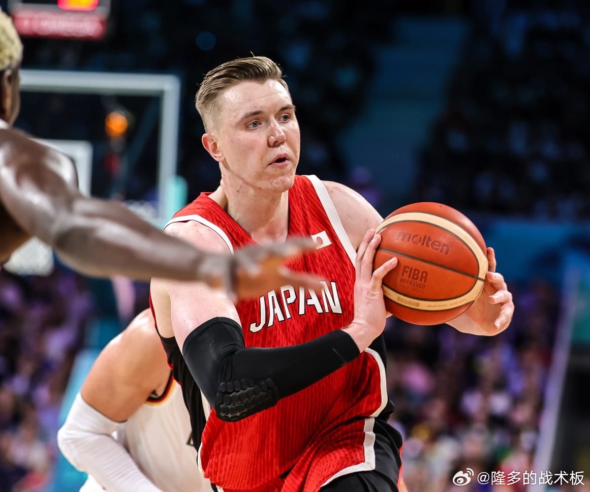 日本男篮明天对阵韩国调整大名单：启用霍金森，放弃老将内线科克👀日本主帅桶谷大对