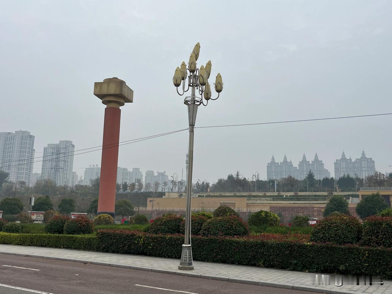 三门峡文博城及周边的双拥广场做为三门峡地标性建筑，是不是我们的好好的给修一修整一