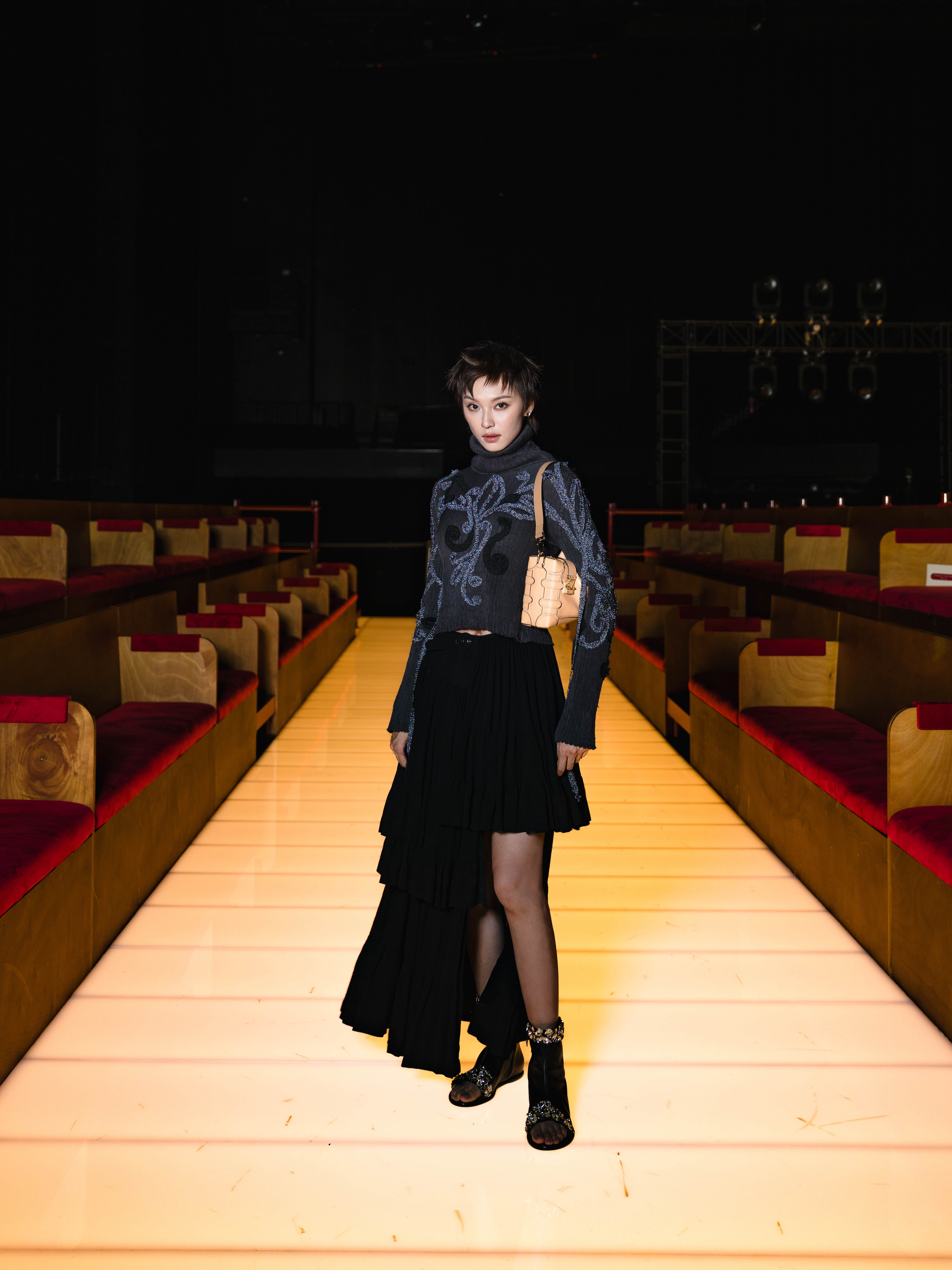 王丹妮受邀亮相LV 澳门2026早春系列时装秀，作为LV在香港地区合作最紧密的女