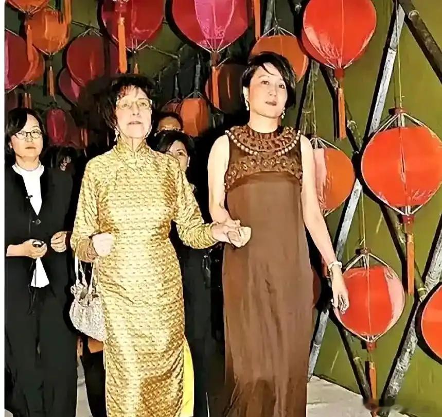 106岁的赌王长姐何婉鸿离世，她将数十亿遗产全留给了四太梁安琪，而非任何有血缘关