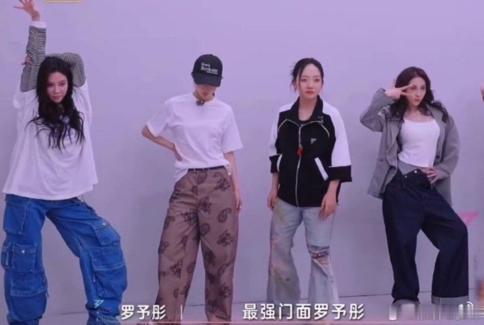 还以为李佳航来浪姐探班了哈哈哈哈哈这个是什么专业团队！不知道的还以为李佳航来探班