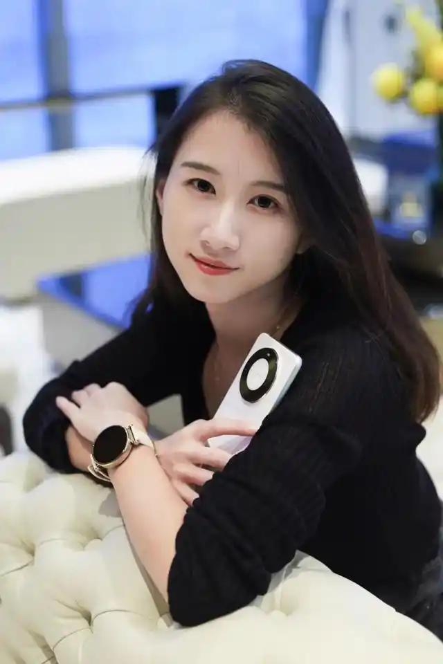 我会支持国产手机，十几年来一直使用华为荣耀手机。

2018年12月，华为首席财